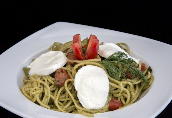 Spaghetti with basil pesto