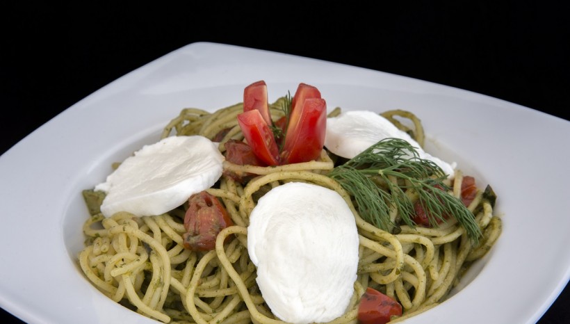 Spaghetti with basil pesto